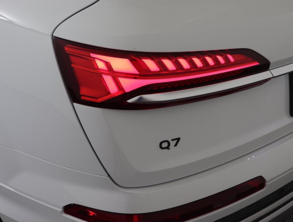 new 2025 Audi Q7 car, priced at $70,541