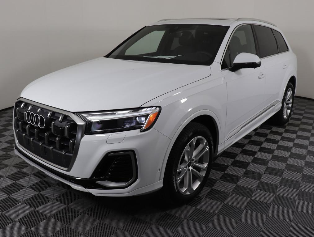 new 2025 Audi Q7 car, priced at $70,541