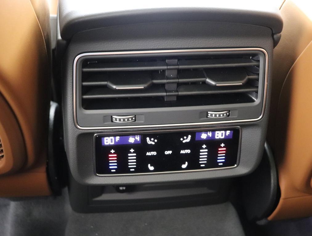 new 2025 Audi Q7 car, priced at $77,042