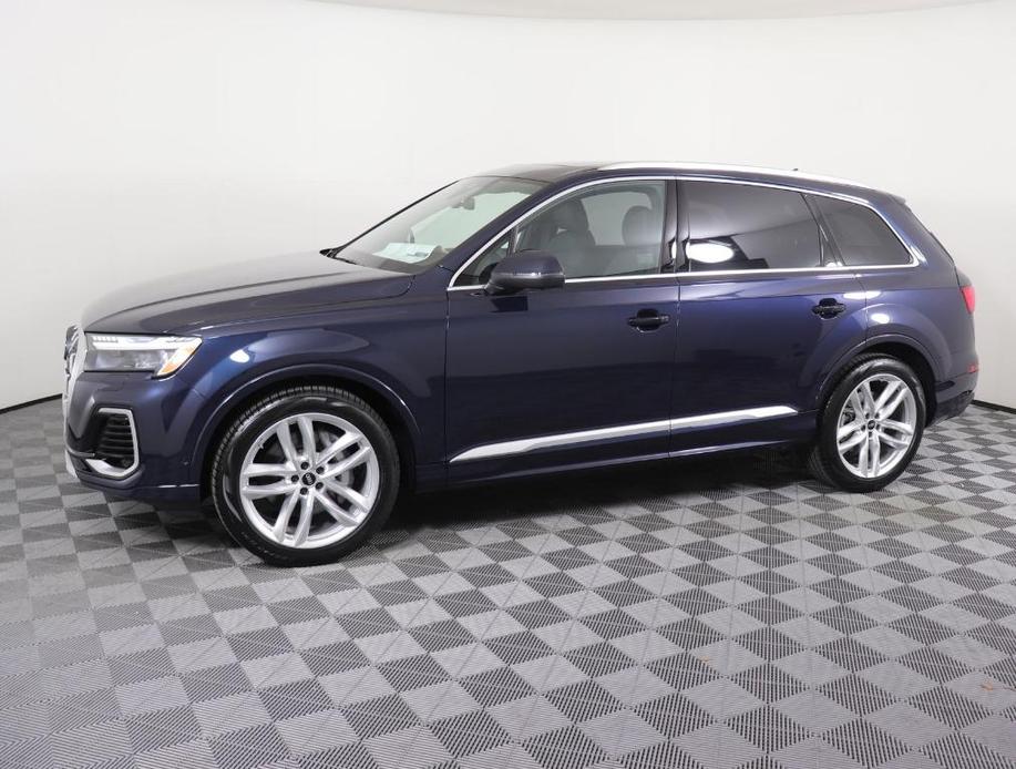 new 2025 Audi Q7 car, priced at $76,981