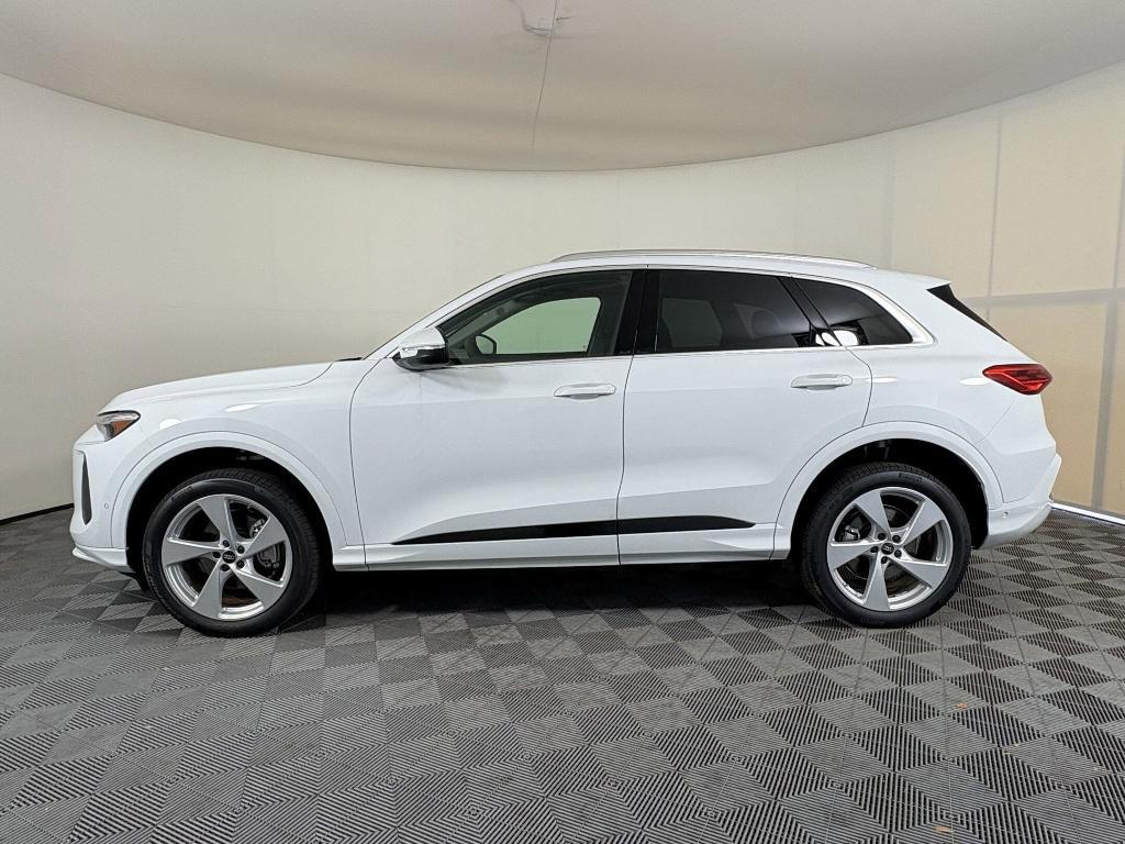 new 2025 Audi Q5 car, priced at $59,471