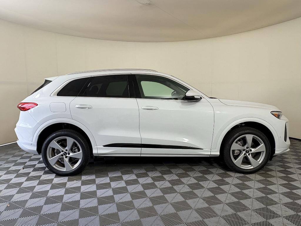 new 2025 Audi Q5 car, priced at $59,471