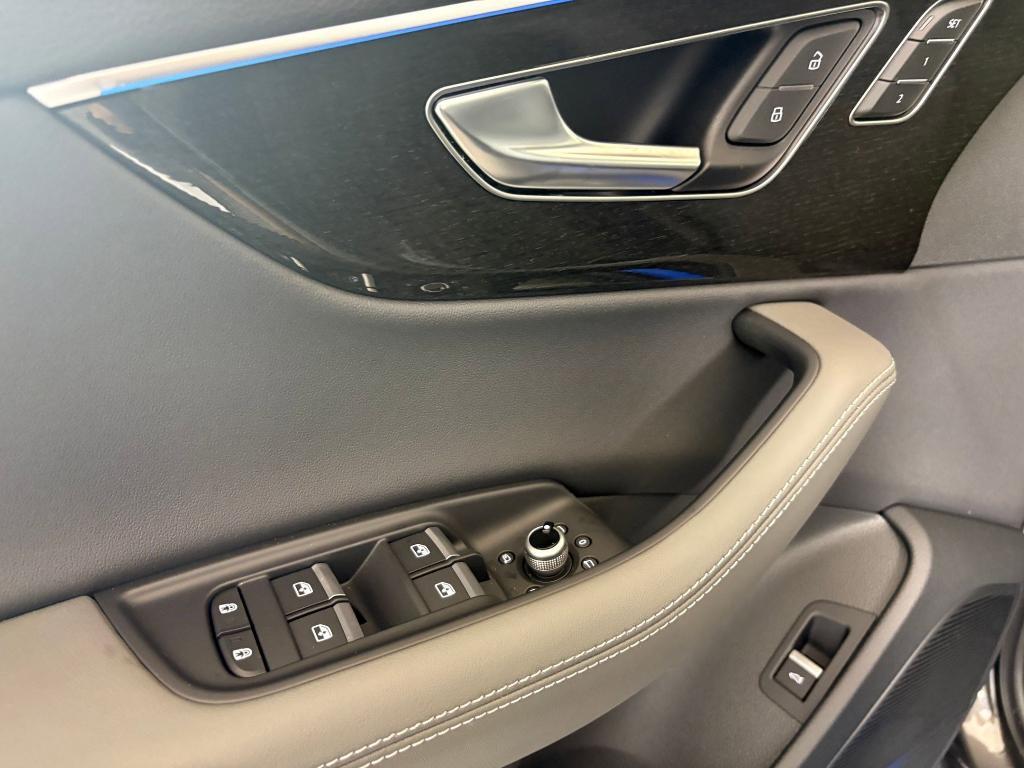 new 2026 Audi Q7 car, priced at $78,295
