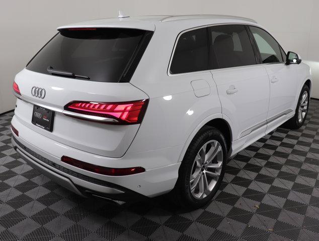 new 2025 Audi Q7 car, priced at $61,661