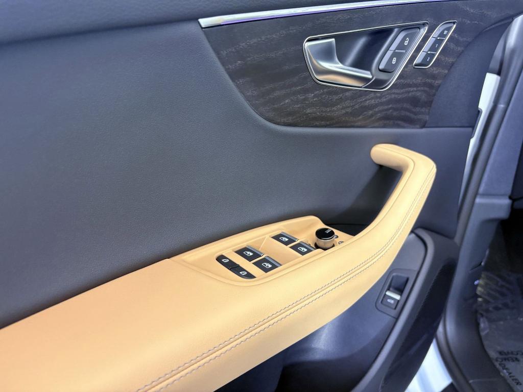 new 2025 Audi Q8 car, priced at $76,912