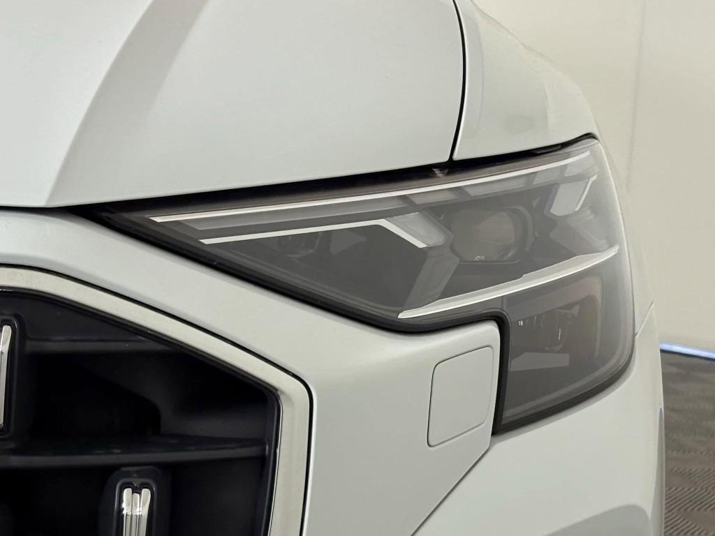 new 2025 Audi Q8 car, priced at $76,912