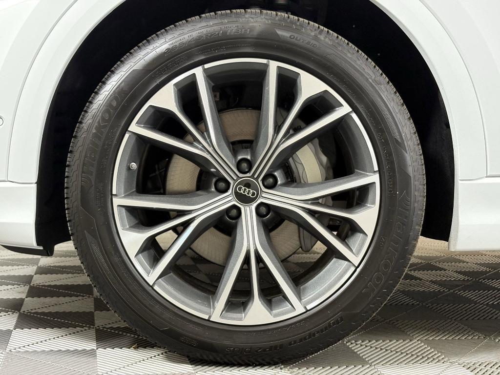 new 2025 Audi Q8 car, priced at $76,912