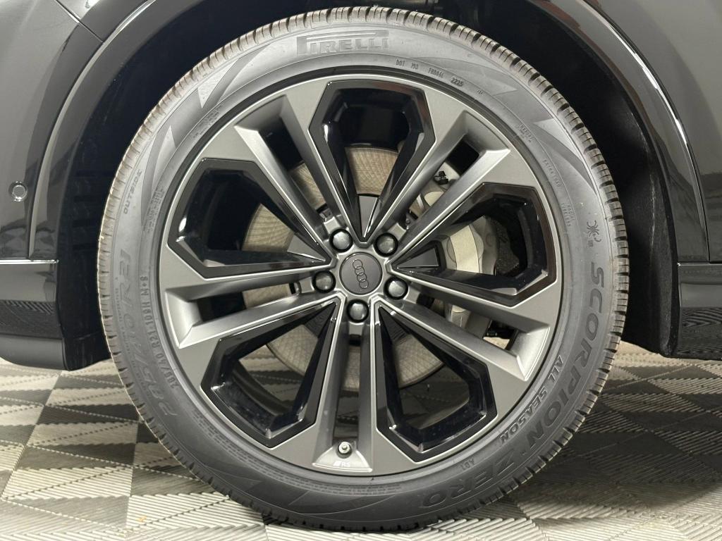 new 2026 Audi Q7 car, priced at $78,295