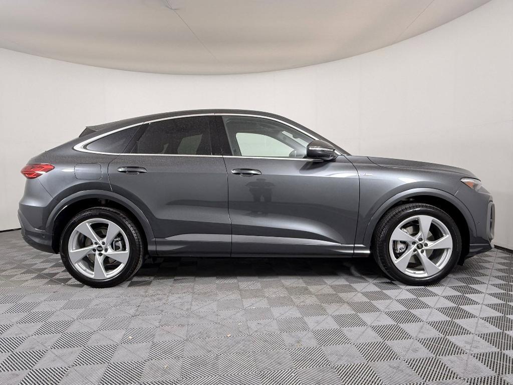 new 2025 Audi Q5 car, priced at $62,451