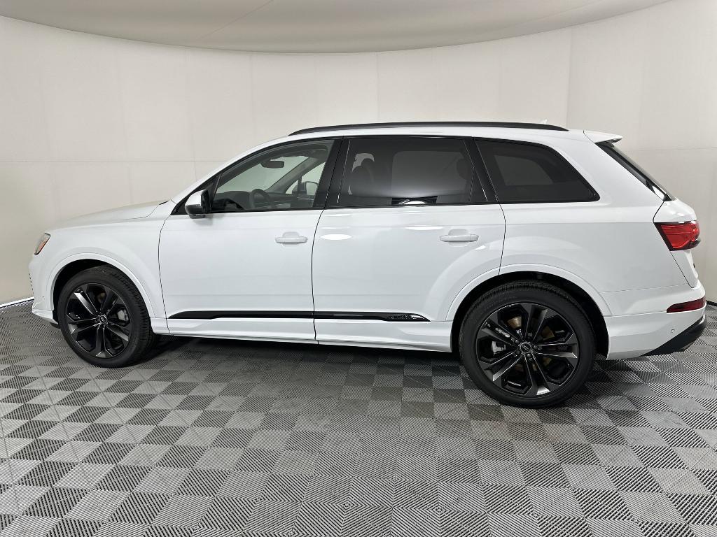 new 2025 Audi Q7 car, priced at $73,082