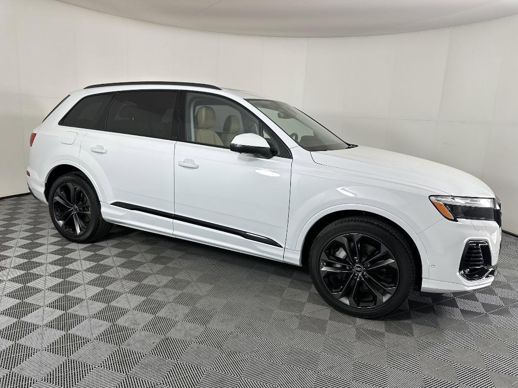 new 2025 Audi Q7 car, priced at $73,861