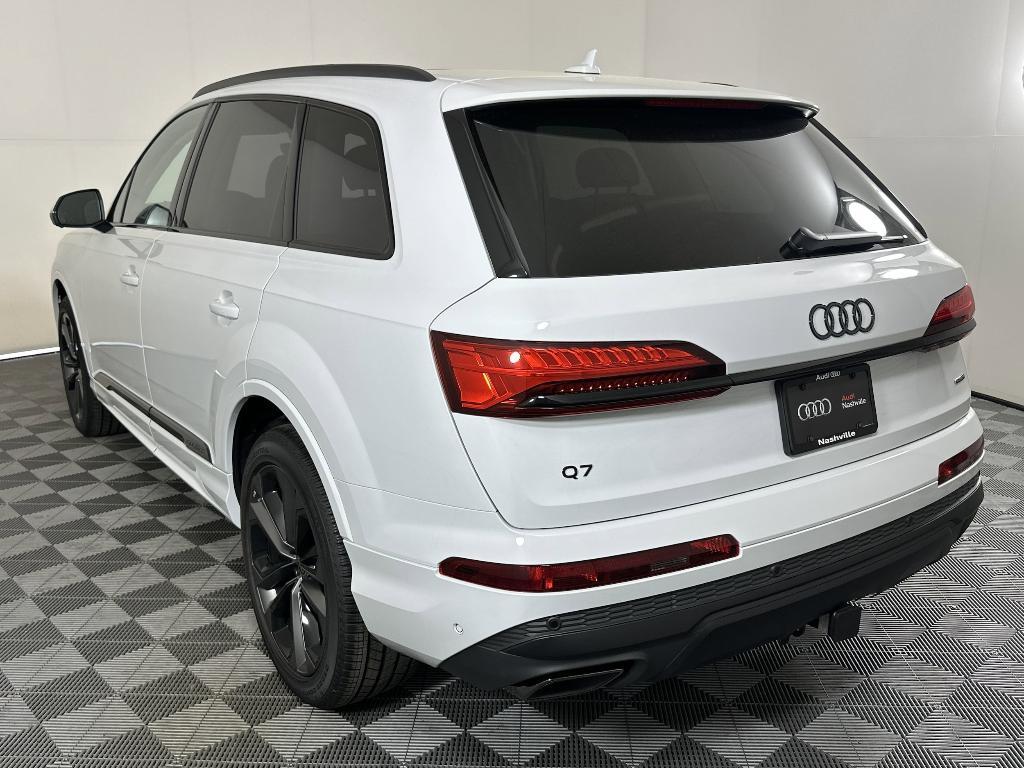 new 2025 Audi Q7 car, priced at $73,861