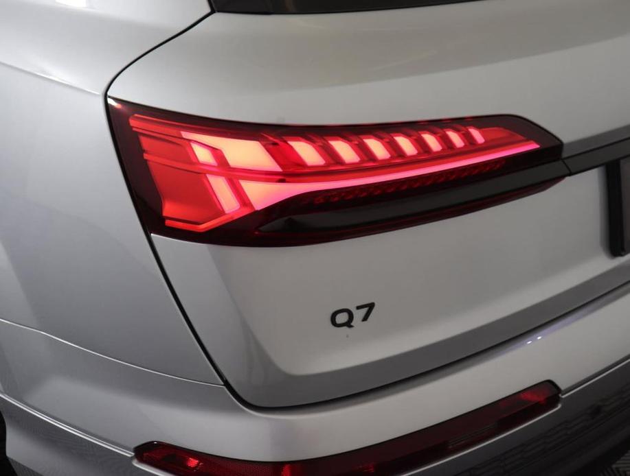 new 2025 Audi Q7 car, priced at $62,122