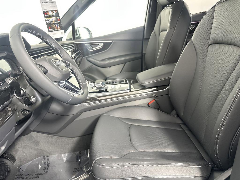 new 2025 Audi Q7 car, priced at $68,242