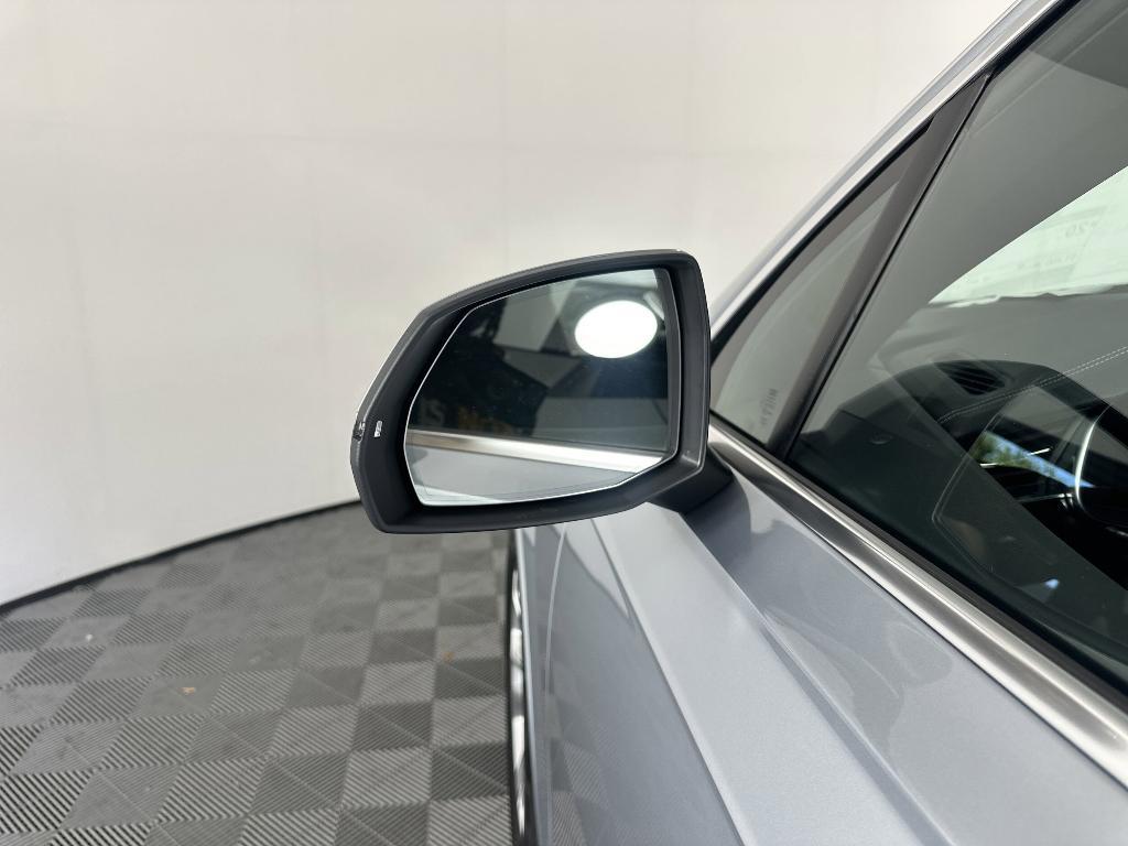 new 2025 Audi Q7 car, priced at $70,071