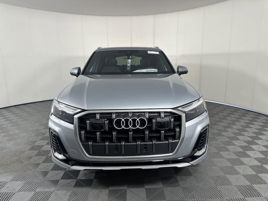 new 2025 Audi Q7 car, priced at $70,071