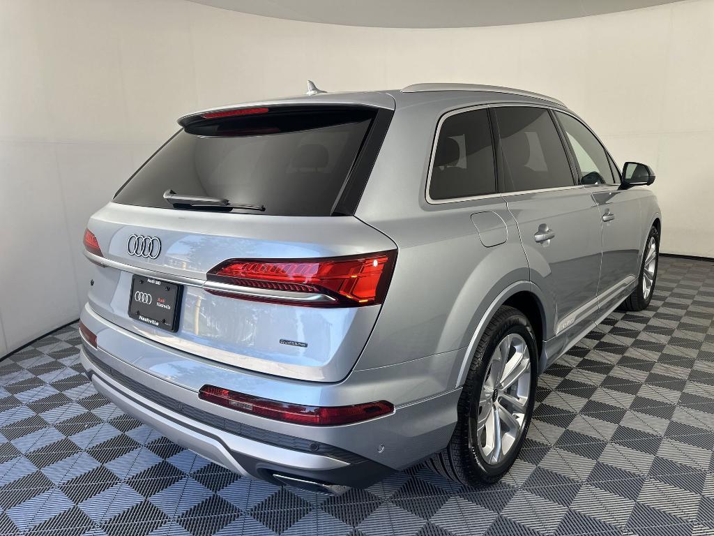 new 2025 Audi Q7 car, priced at $70,071