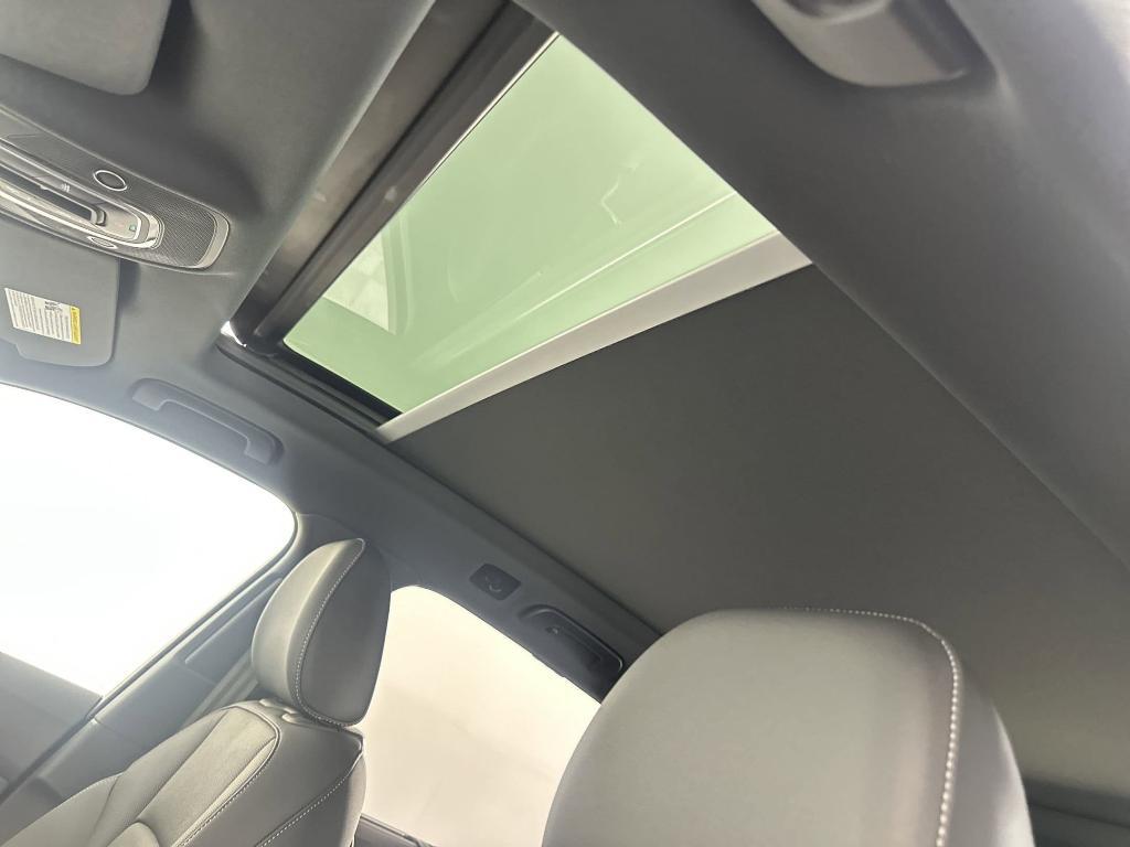 new 2025 Audi Q7 car, priced at $70,071