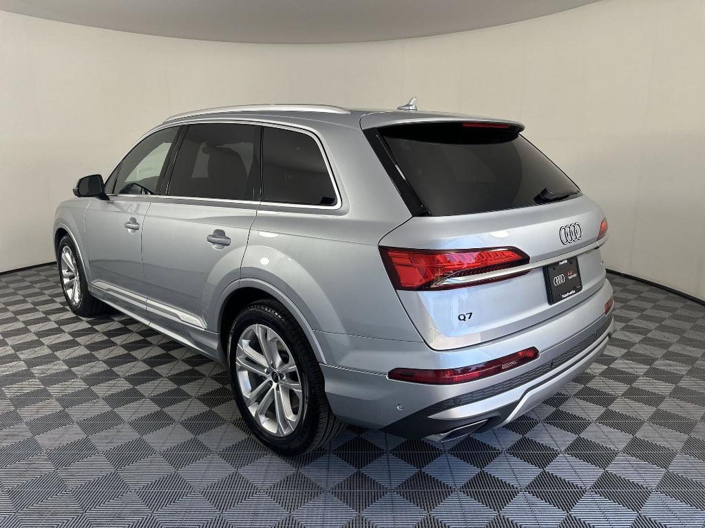 new 2025 Audi Q7 car, priced at $68,242