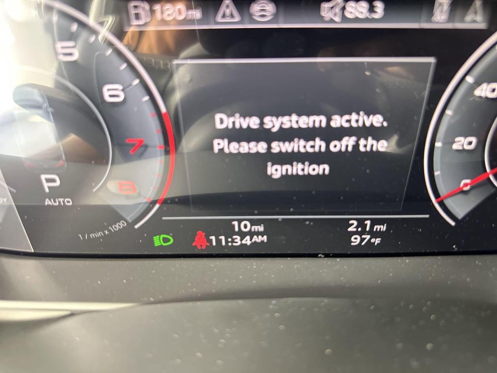 new 2025 Audi Q7 car, priced at $70,071