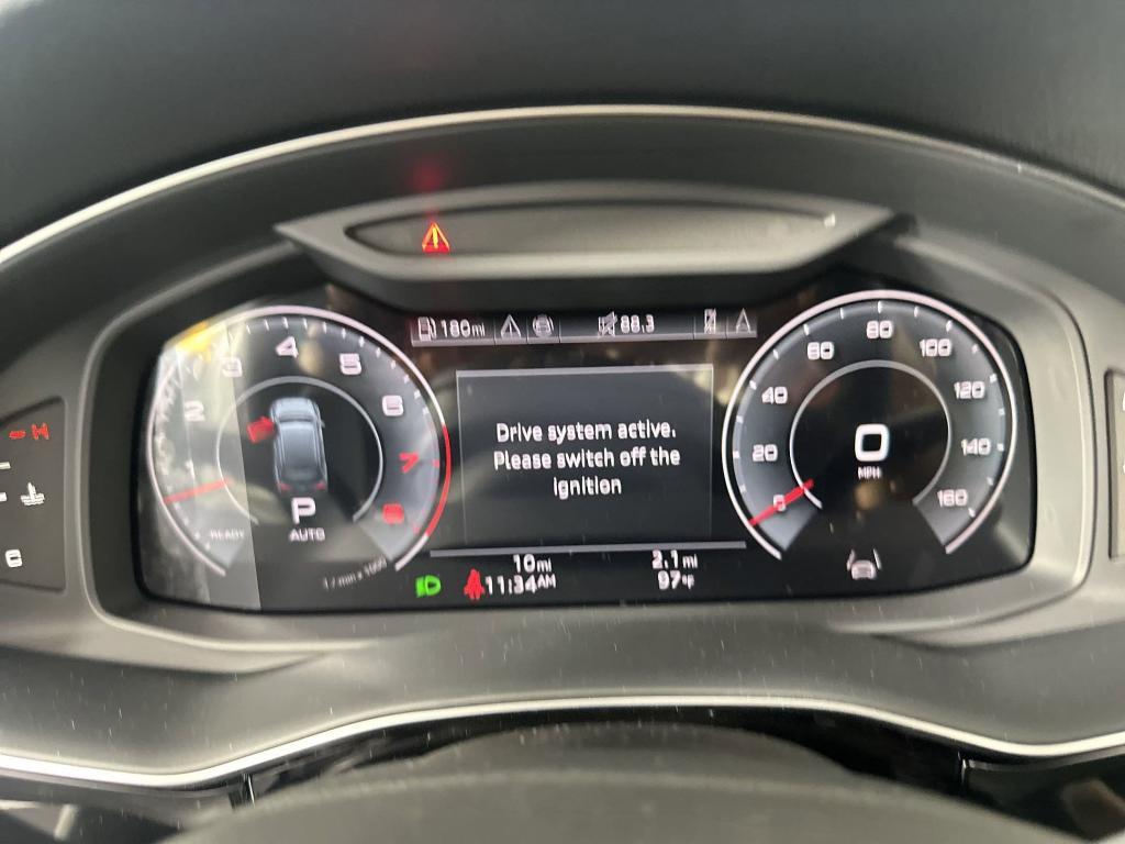 new 2025 Audi Q7 car, priced at $70,071