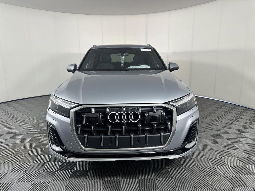 new 2025 Audi Q7 car, priced at $68,242