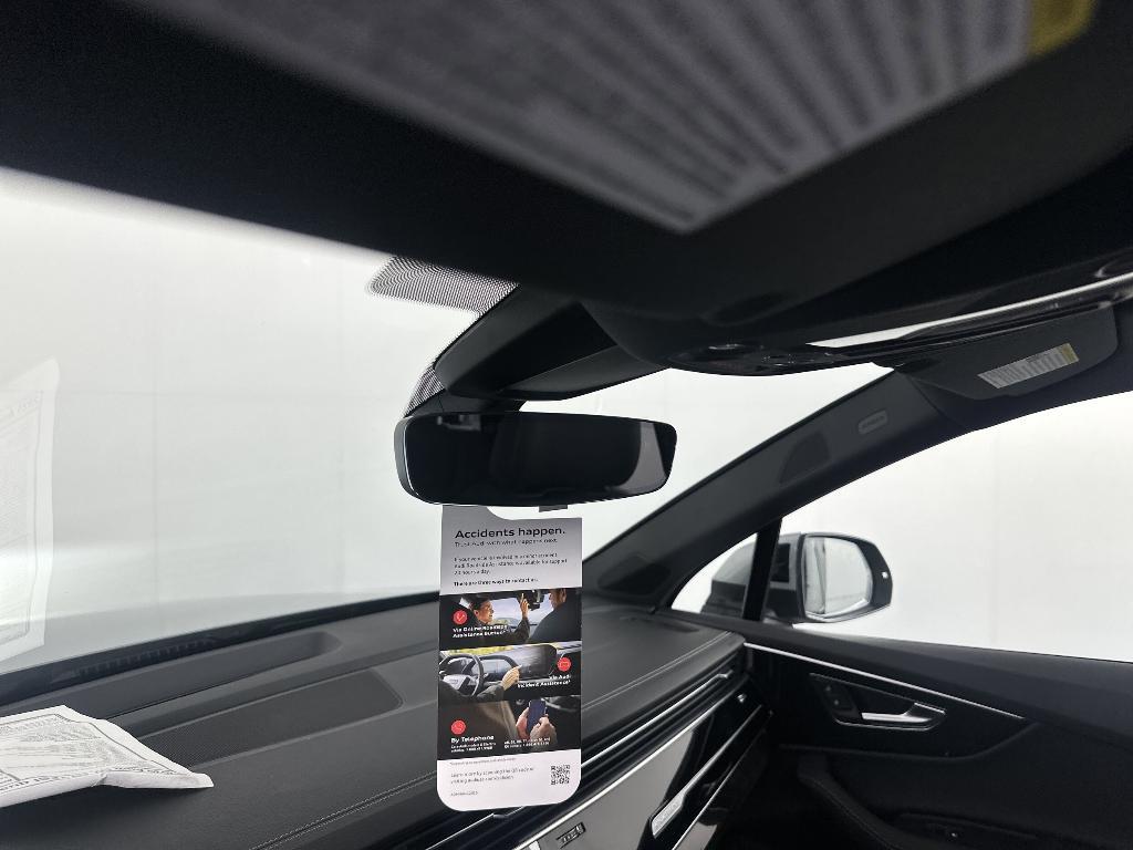 new 2025 Audi Q7 car, priced at $70,071