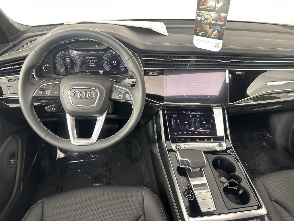 new 2025 Audi Q7 car, priced at $70,071
