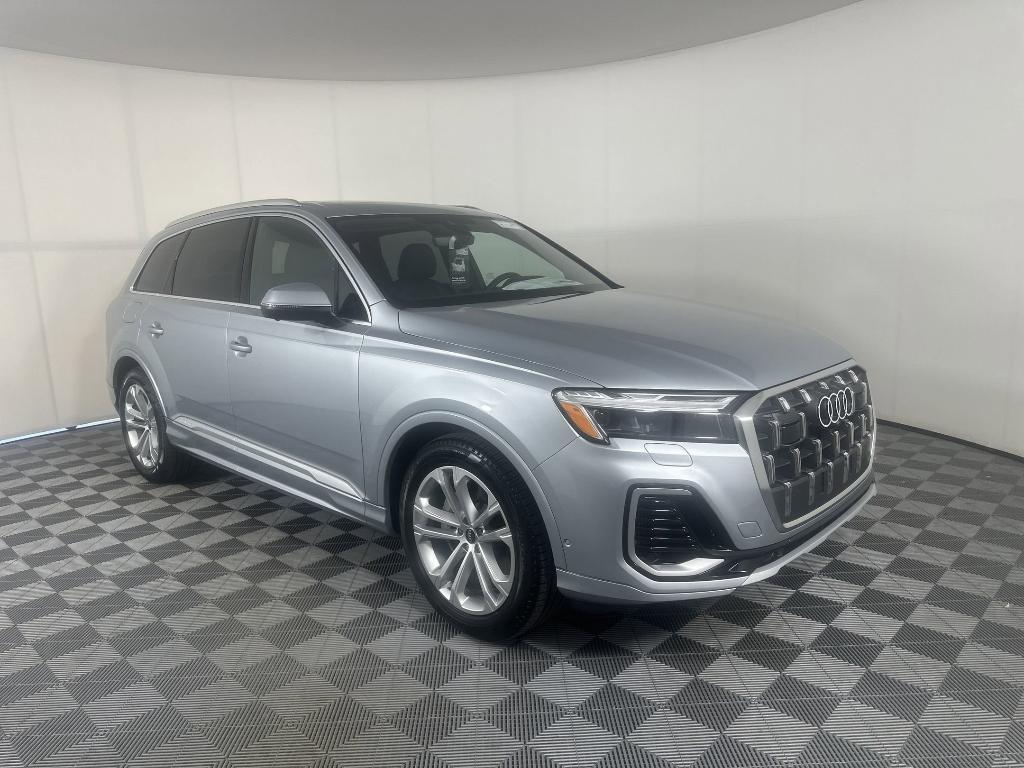 new 2025 Audi Q7 car, priced at $70,071