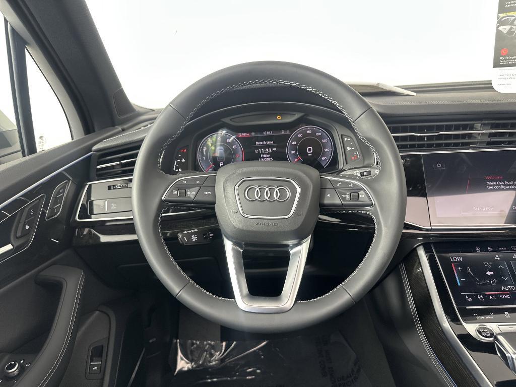 new 2025 Audi Q7 car, priced at $70,071