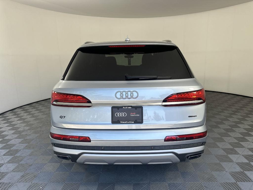 new 2025 Audi Q7 car, priced at $70,071