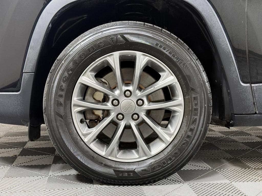 used 2019 Jeep Cherokee car, priced at $13,998