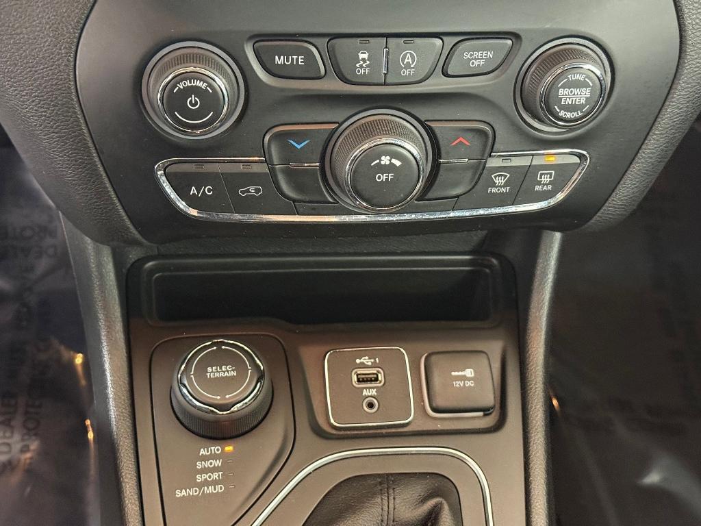 used 2019 Jeep Cherokee car, priced at $13,998