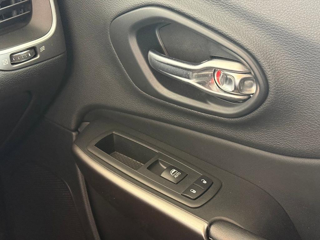 used 2019 Jeep Cherokee car, priced at $13,998