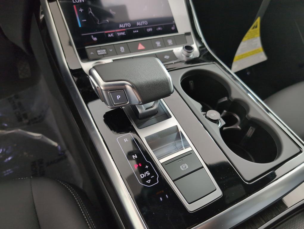 new 2025 Audi Q7 car, priced at $62,791