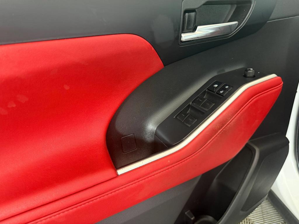 used 2022 Toyota Highlander car, priced at $28,999