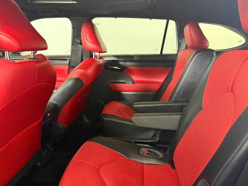 used 2022 Toyota Highlander car, priced at $28,999