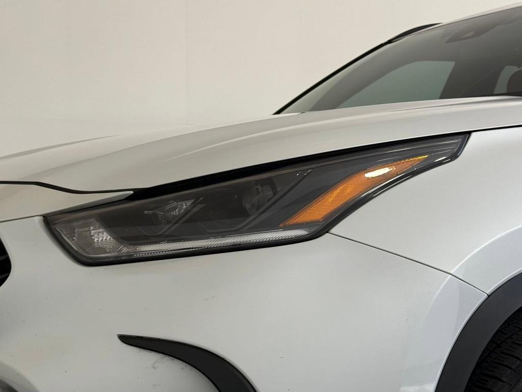 used 2022 Toyota Highlander car, priced at $28,999
