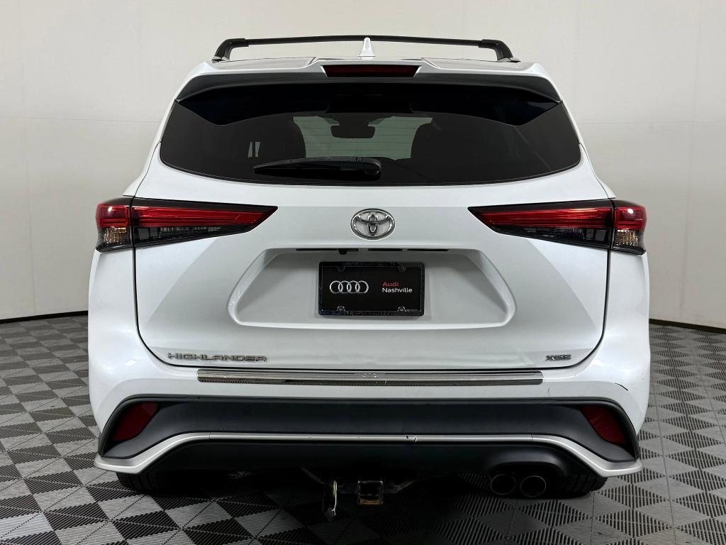 used 2022 Toyota Highlander car, priced at $28,999