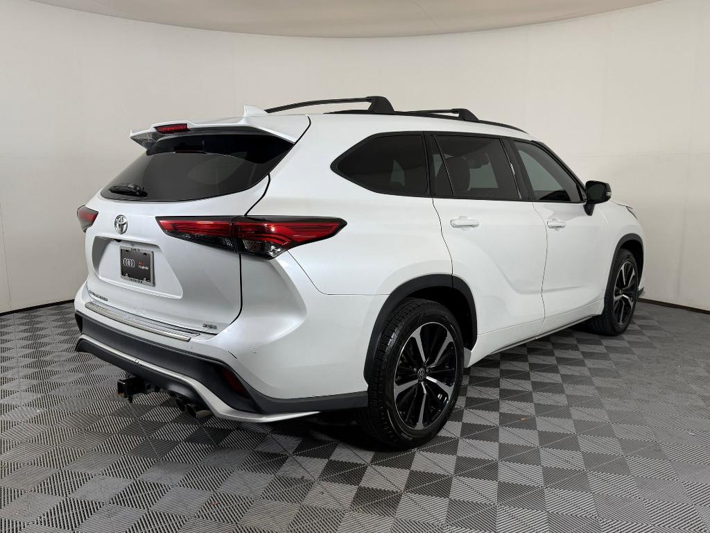 used 2022 Toyota Highlander car, priced at $28,999