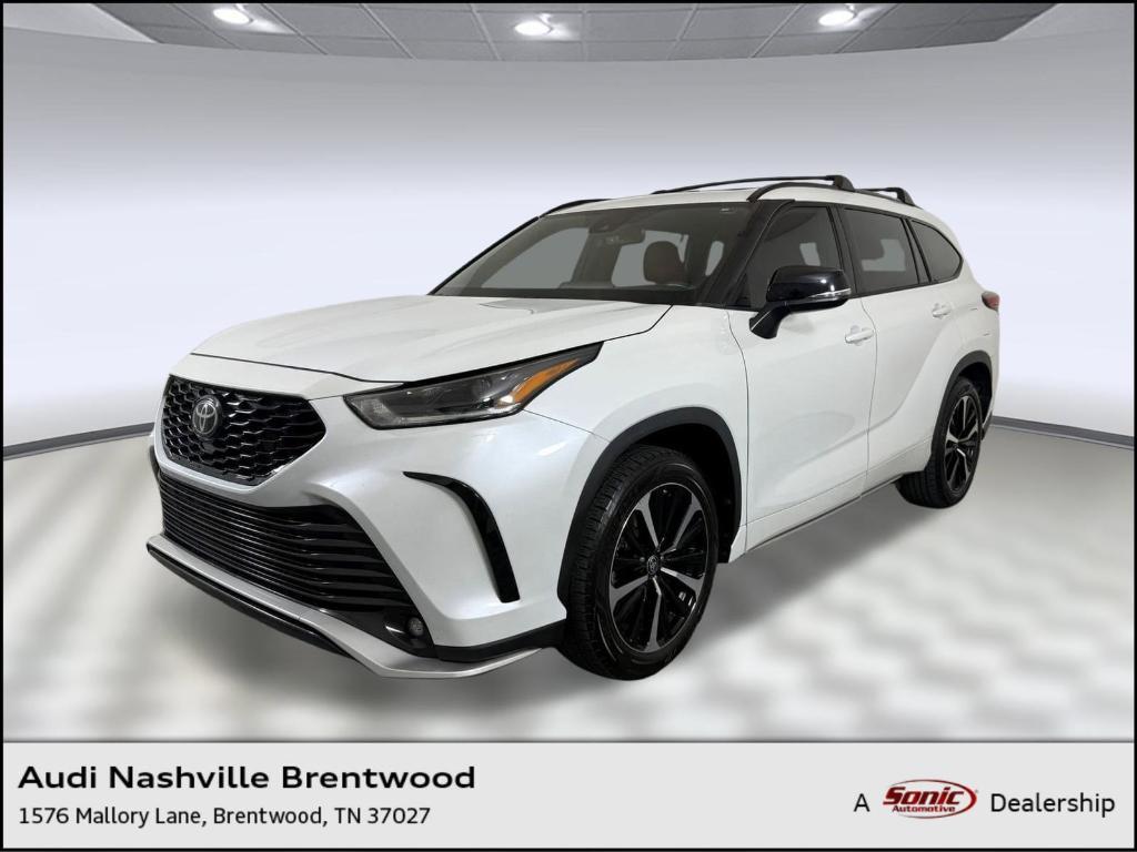 used 2022 Toyota Highlander car, priced at $25,996