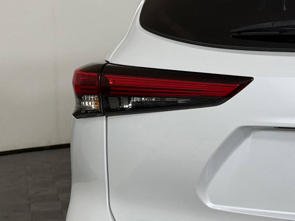 used 2022 Toyota Highlander car, priced at $28,999