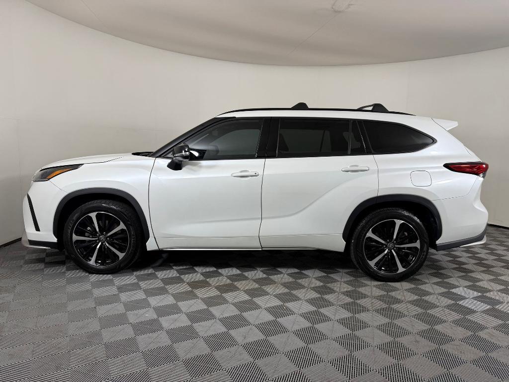 used 2022 Toyota Highlander car, priced at $28,999