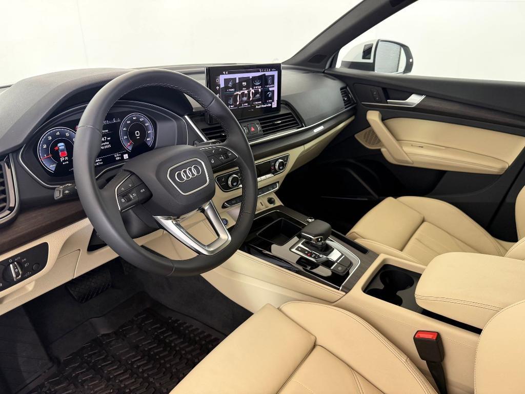 new 2025 Audi Q5 car, priced at $51,992