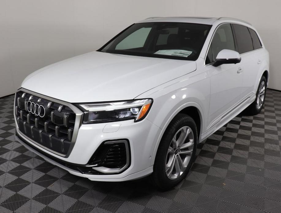 new 2025 Audi Q7 car, priced at $61,182