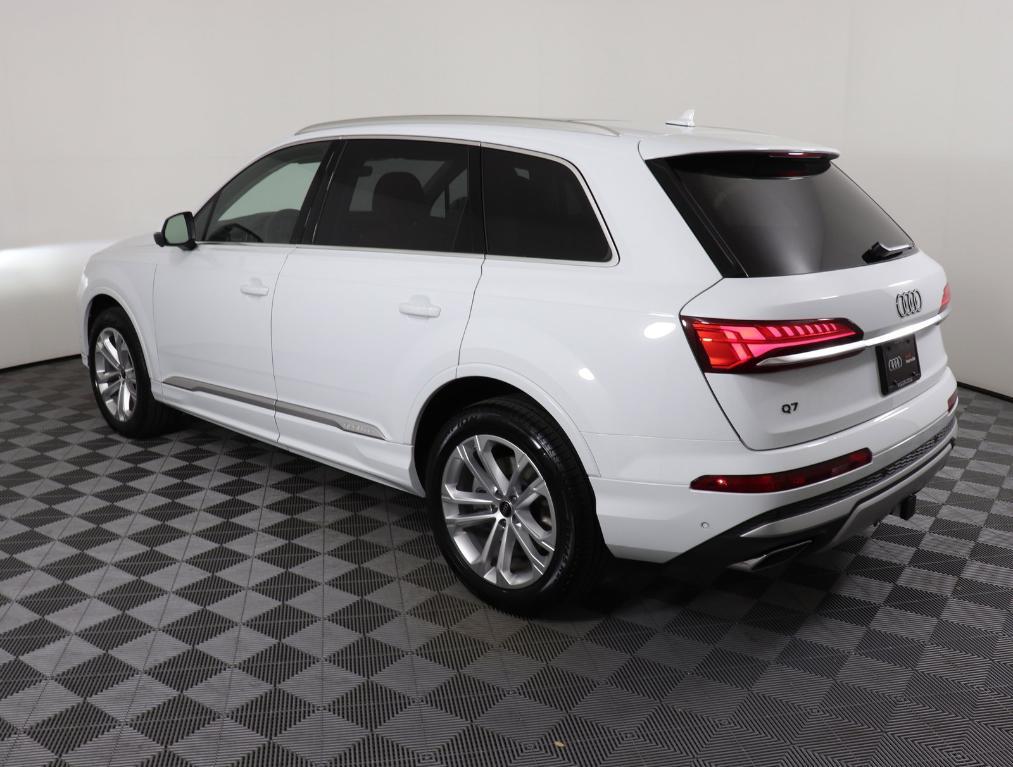 new 2025 Audi Q7 car, priced at $71,252