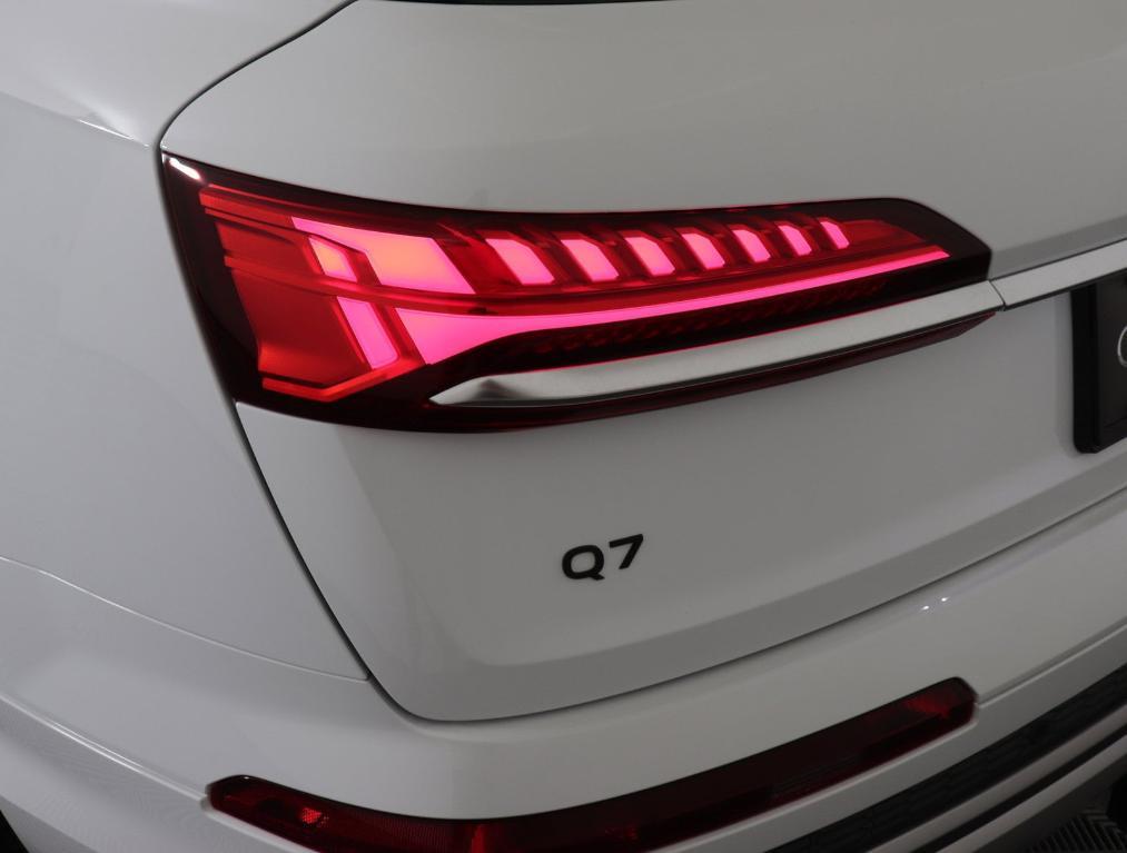 new 2025 Audi Q7 car, priced at $71,252