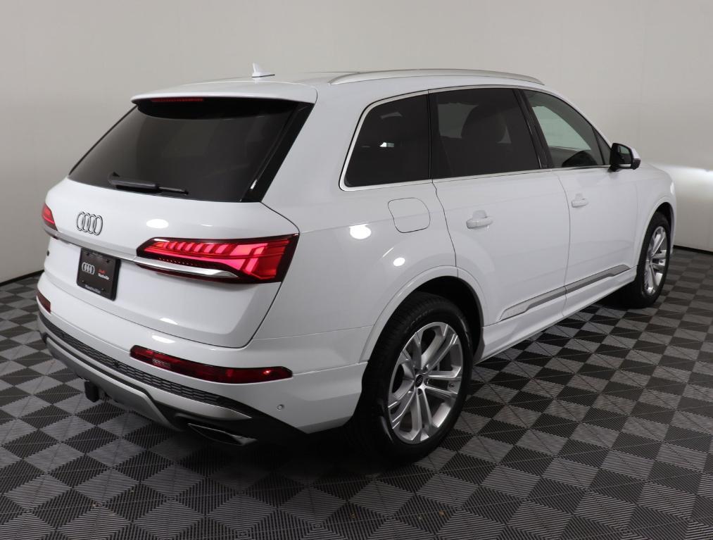 new 2025 Audi Q7 car, priced at $71,252