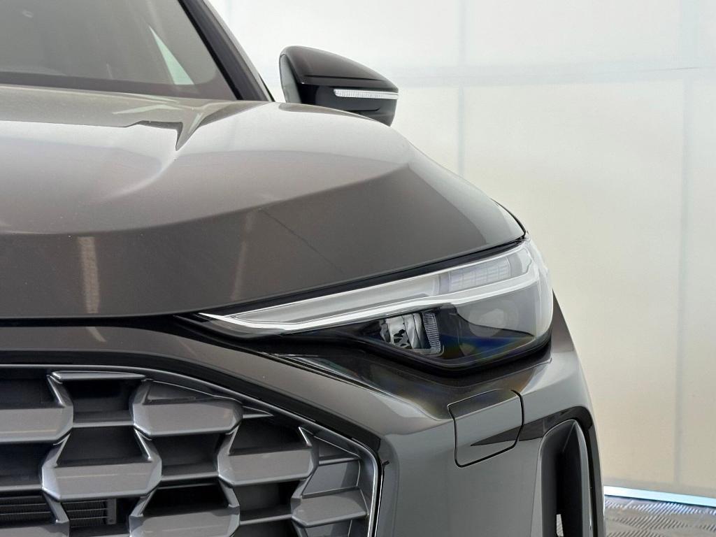 new 2025 Audi Q5 car, priced at $55,561