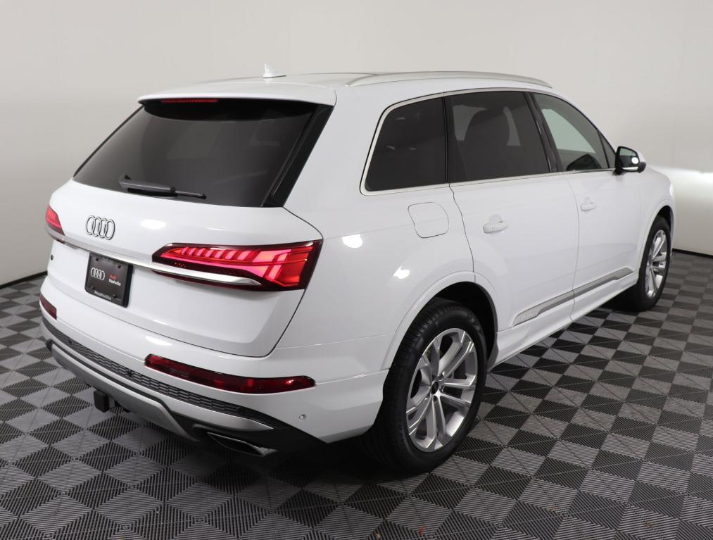 new 2025 Audi Q7 car, priced at $71,112